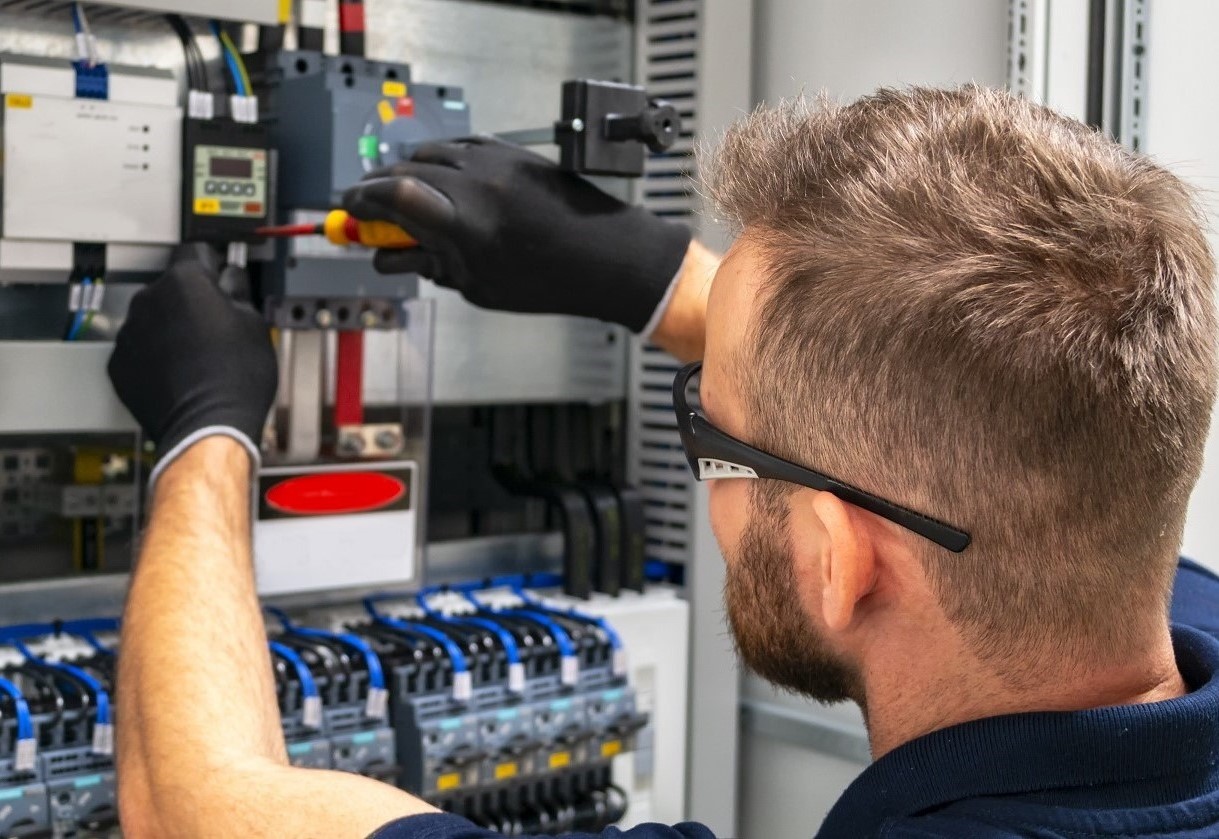 Imagen de trabajo en campo de ingenieros industriales